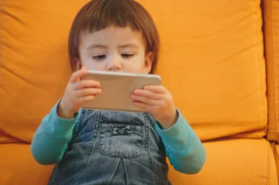 Screen Time: The Irresponsible Parents Putting Babies at Risk